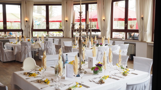 How to Create, Organize, and Narrow Down a Wedding Guest List